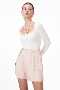 Ryann Linen Shorts in Pink